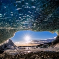 Sluneční ledovcová jeskyně